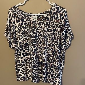 CAbi crop tee in leopard print